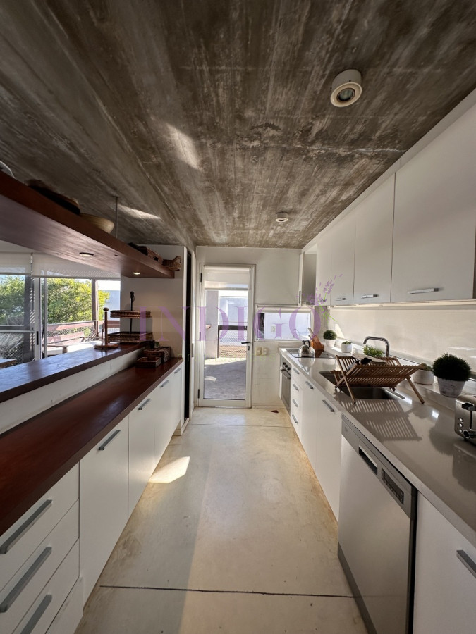 Casa Ref.339 - Espectacular casa en venta y alquiler con toda la vista al mar en la zona mas exclusiva de Punta del Este.