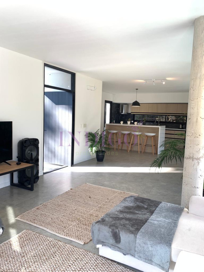 Casa Ref.851 - Casa en Montoya, 4 Dormitorios y 4 Baños, Parrillero y Piscina