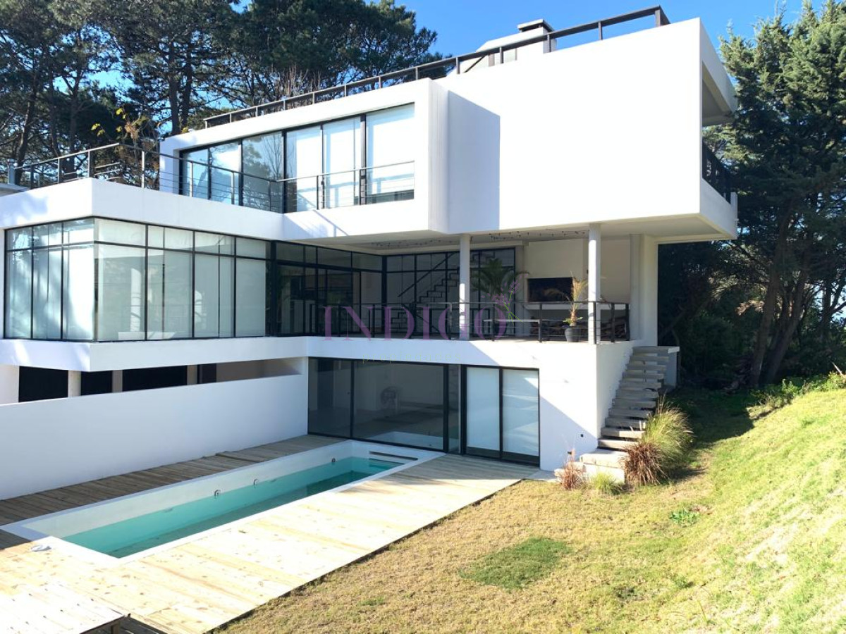 Casa Ref.851 - Casa en Montoya, 4 Dormitorios y 4 Baños, Parrillero y Piscina