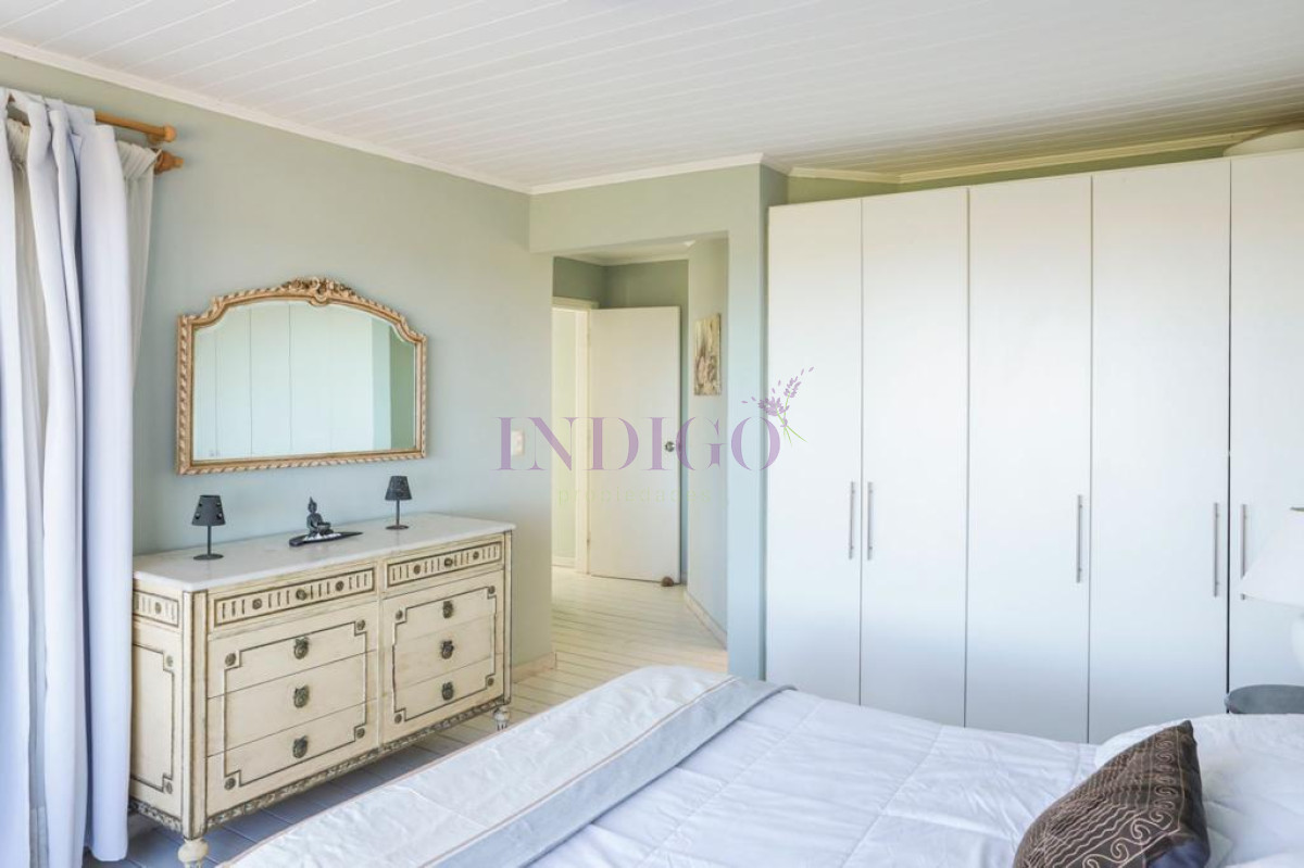 Casa Ref.473 - Venta y alquiler en pleno Montoya, casa de 6 dormitorios mas servicio.