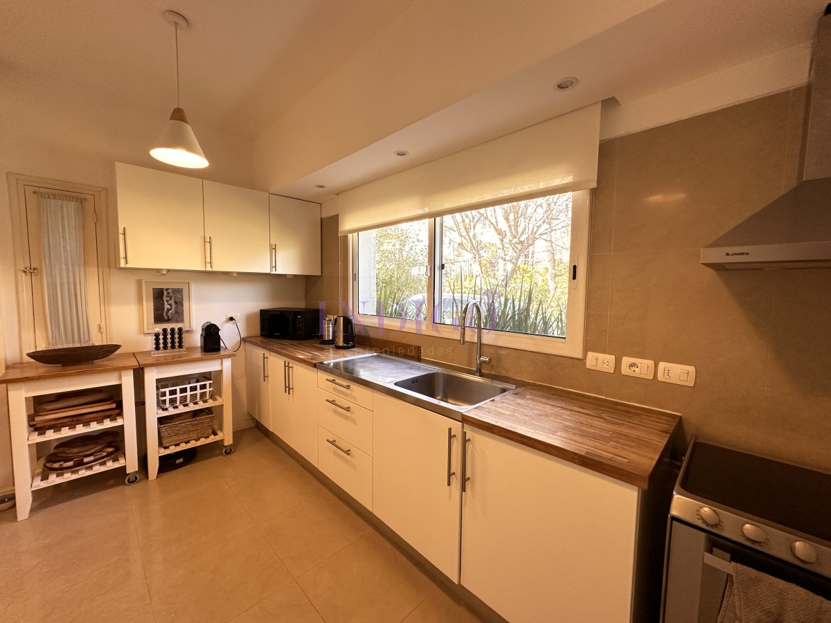 Casa Ref.1245 - Casa en venta , San Rafael, 4 dorm y dependencia, con piscina y parrillero.