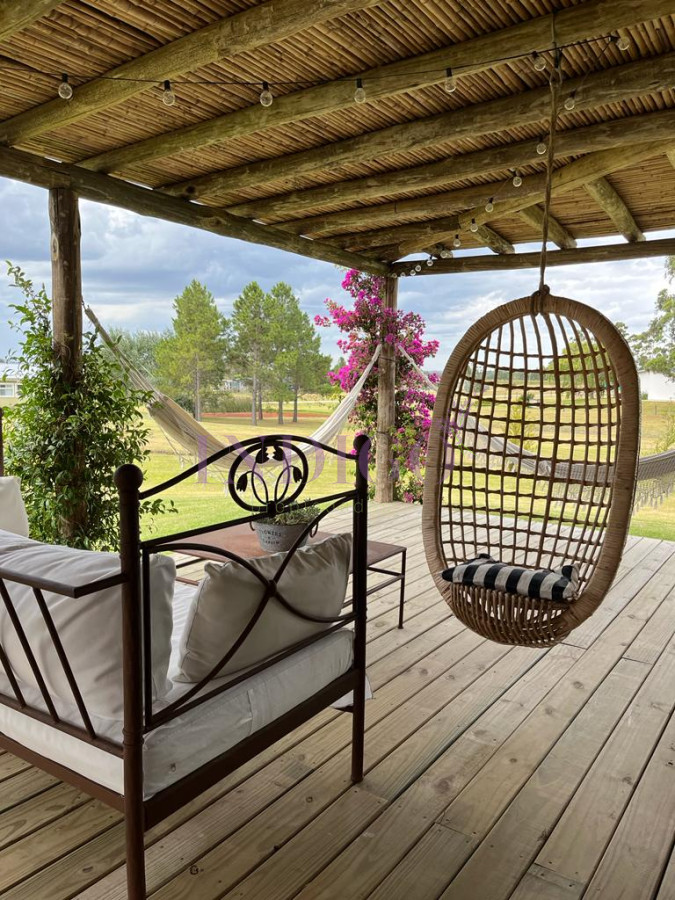 Casa Ref.1207 - Casa en El Quijote, luminoso, amplio metraje con 4 dormitorios, buenos amenities y una zona muy tranquila!