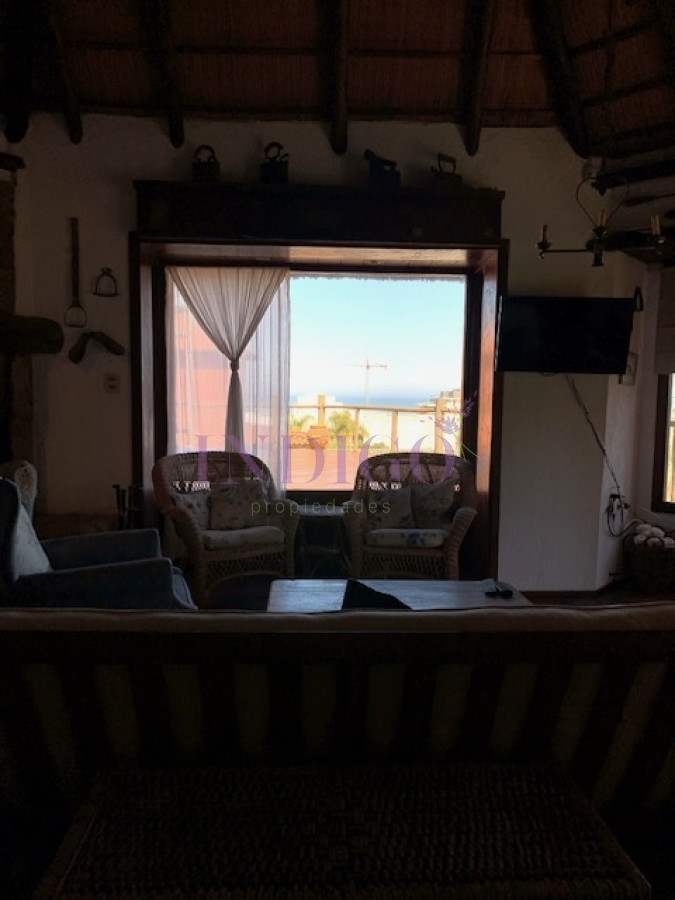 Casa Ref.739 - Amplio quincho con vistas al mar, 3 dormitorios con dependencia y un gran parillero