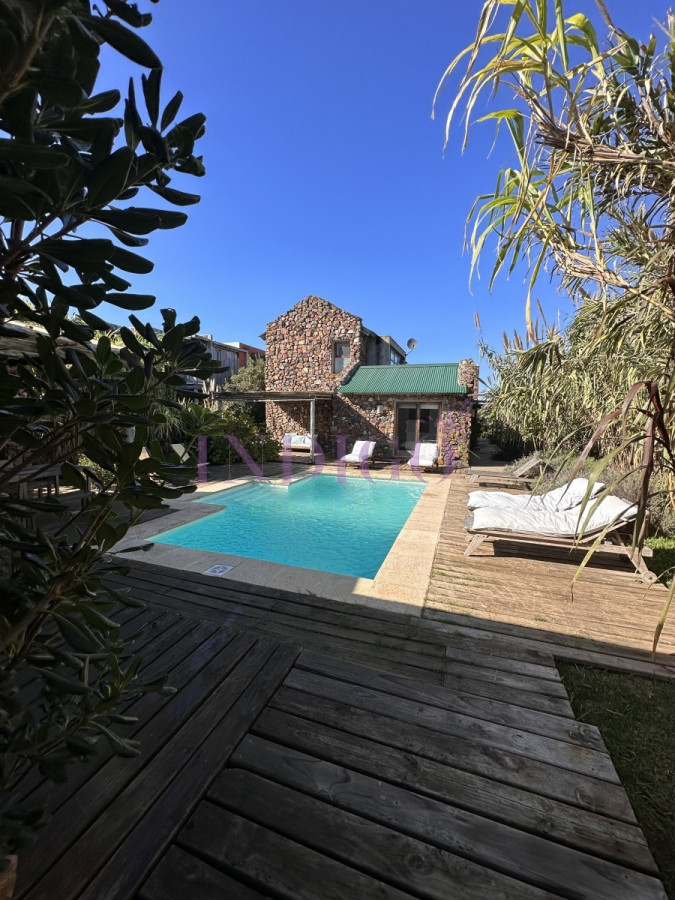 Casa Ref.21 - Casa en Punta Piedras con 3 Dormitorios, Venta y Alquiler.