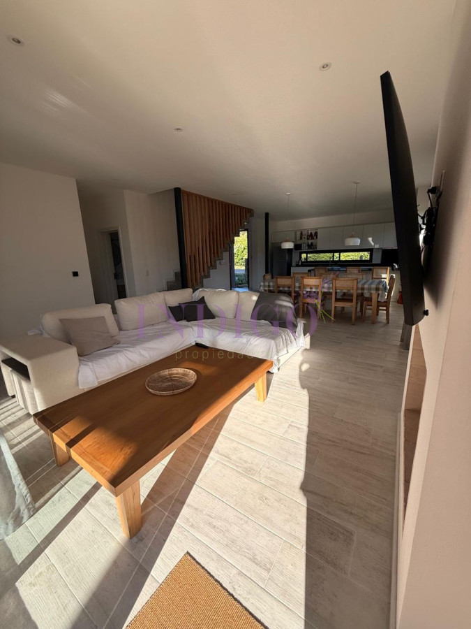 Casa Ref.1343 - Casa en alquiler La barra, 3 dorm, 3 baños, parrillero.