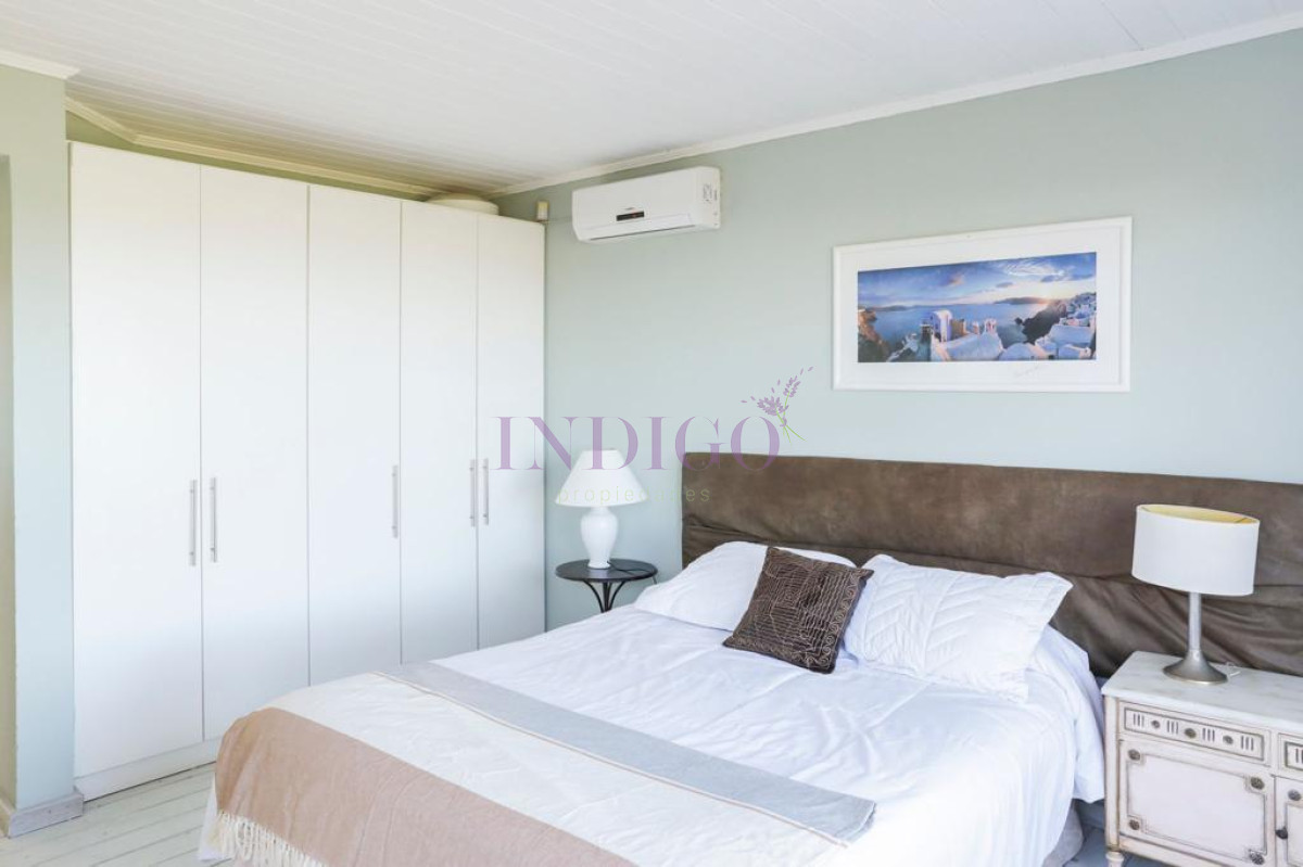 Casa Ref.473 - Venta y alquiler en pleno Montoya, casa de 6 dormitorios mas servicio.