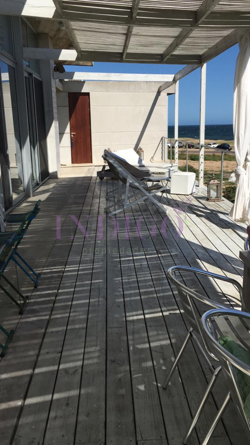 Casa Ref.511 - Punta Piedras en venta, excepcional propiedad construida por el arquitecto Martin Gomez.