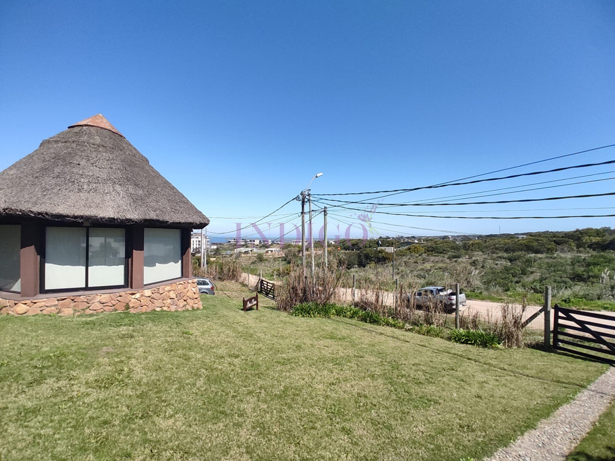 Casa Ref.739 - Amplio quincho con vistas al mar, 3 dormitorios con dependencia y un gran parillero