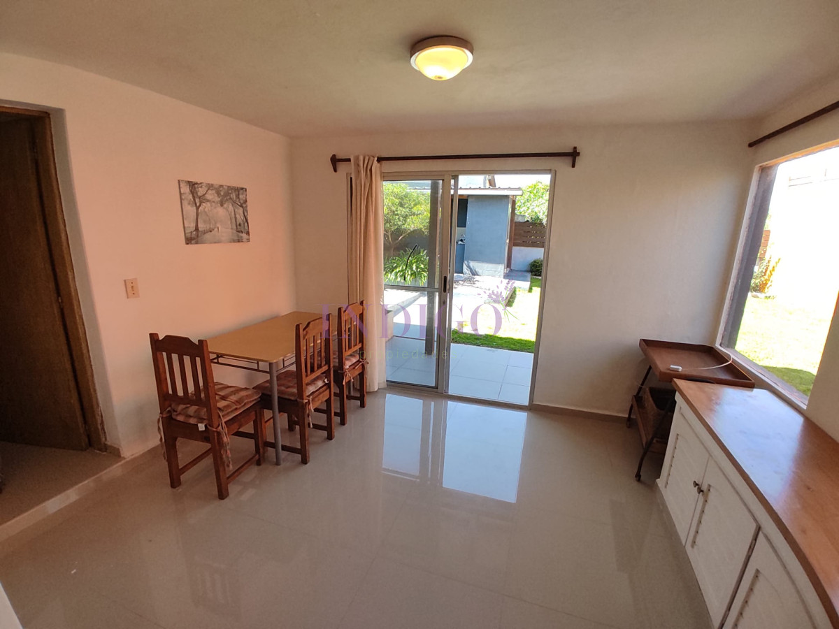 Casa Ref.738 - En Alquiler, Altos de punta Piedra, casa de 4 dorm con parrillero y piscina.