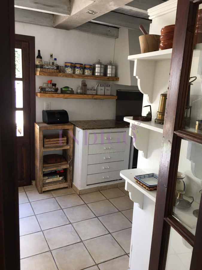 Casa Ref.180 - Casa en venta La Barra, 4 dormitorios , muy cerca de La Posta del Cangrejo.