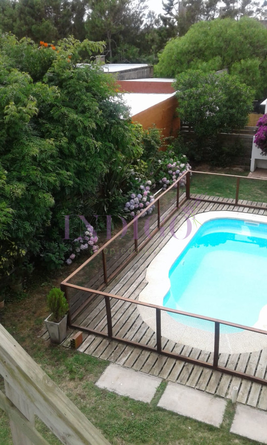 Casa Ref.863 - Casa en Alquiler a metros del mar, con Piscina y Parrillero