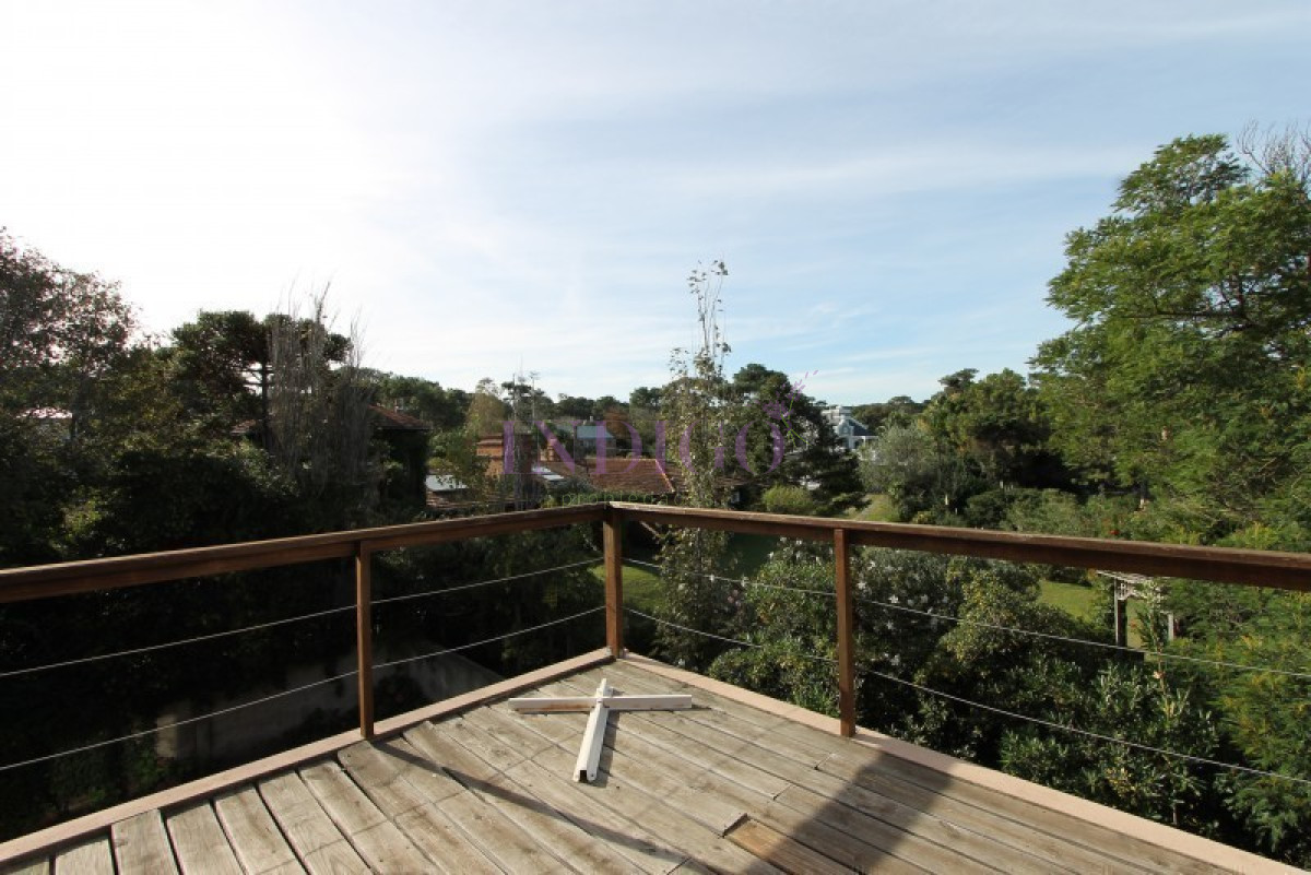 Casa Ref.568 - Venta y alquiler en Montoya a mts de ruta 10.
