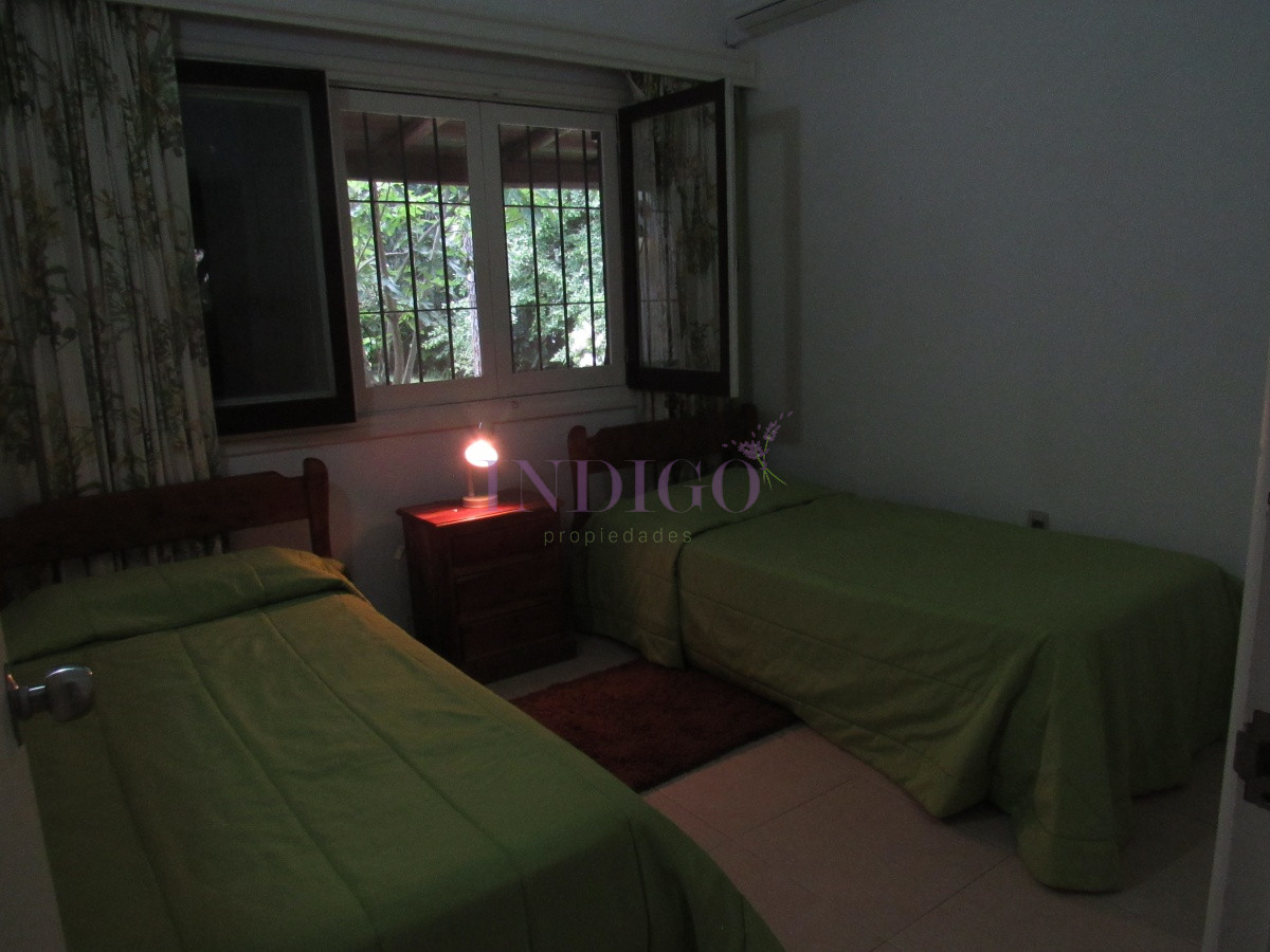 Casa Ref.785 - Amplia casa en Deuville, muy tranquilo! 4 dormitorios y 3 Baños, Parrillero y Garaje!