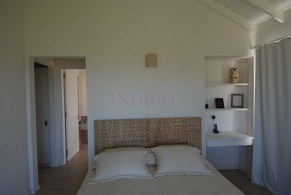 Casa Ref.1106 - Laguna blanca, casa de 5 dormitorios y dependencia