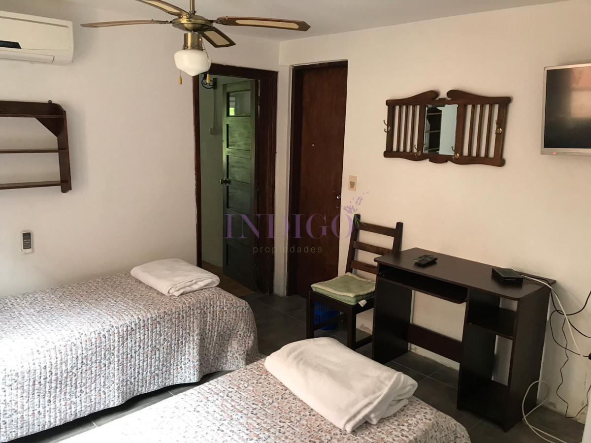 Casa Ref.257 -  Muy linda casa en alquiler en playa Mansa, 4 dormitorios .