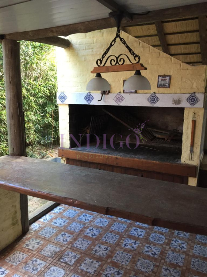 Casa Ref.838 - Casa en Venta, 3 Dormitorios, Piscina y Parrillero