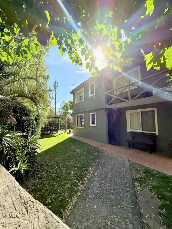 Casa en el tesoro con piscina y parrillero - Indigo Propiedades