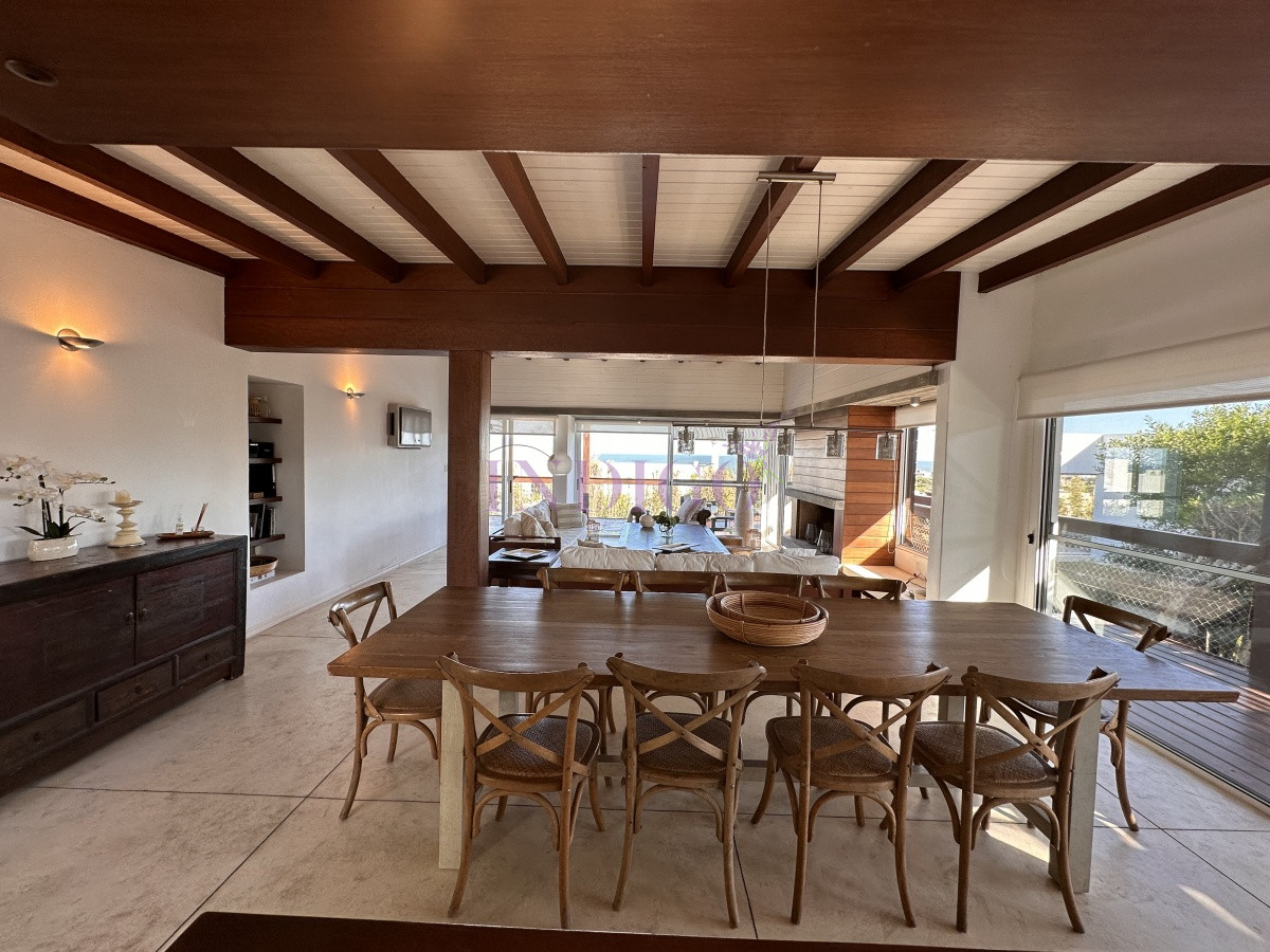 Casa Ref.339 - Espectacular casa en venta y alquiler con toda la vista al mar en la zona mas exclusiva de Punta del Este.