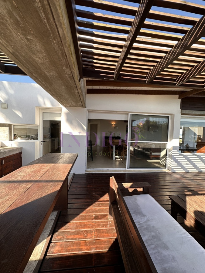 Casa Ref.339 - Espectacular casa en venta y alquiler con toda la vista al mar en la zona mas exclusiva de Punta del Este.