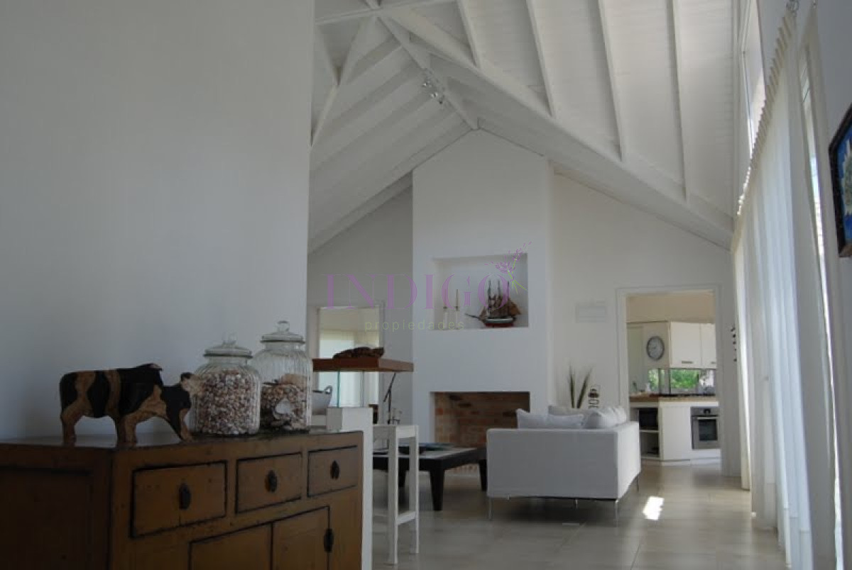 Casa Ref.1106 - Laguna blanca, casa de 5 dormitorios y dependencia