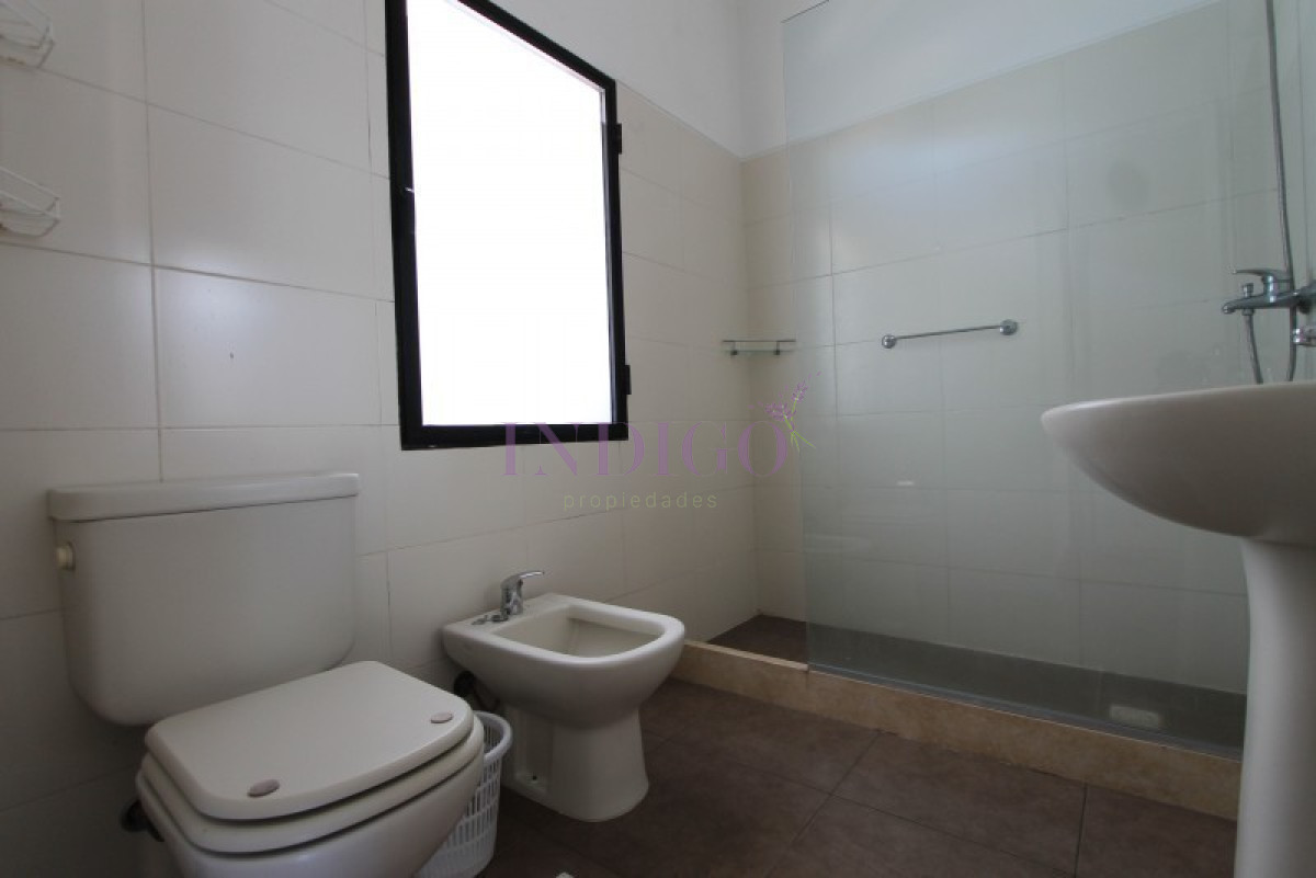 Casa Ref.568 - Venta y alquiler en Montoya a mts de ruta 10.