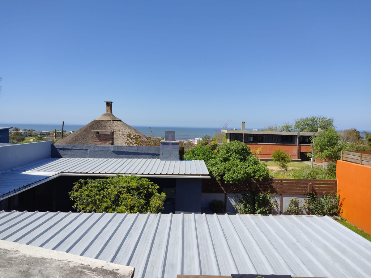 Casa Ref.738 - En Alquiler, Altos de punta Piedra, casa de 4 dorm con parrillero y piscina.