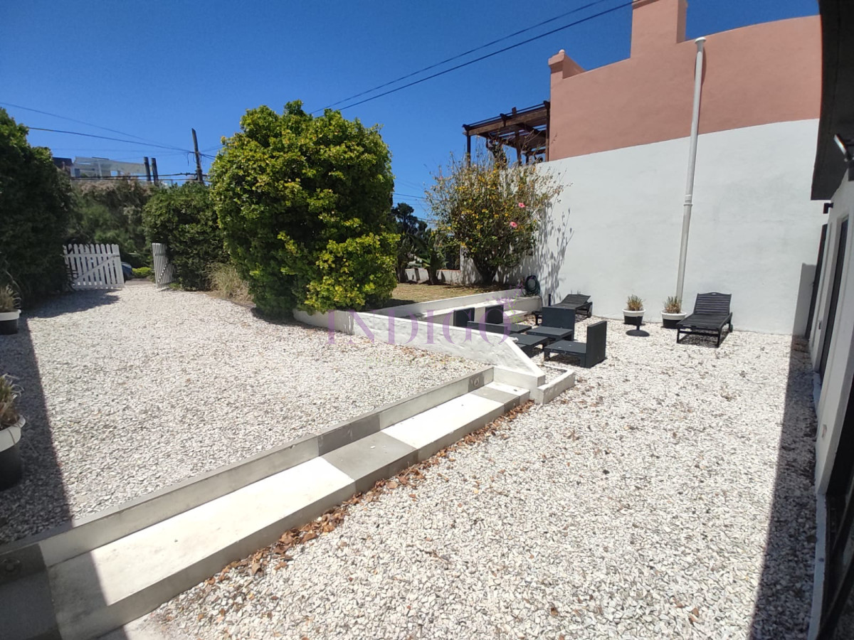 Casa Ref.140 - Casa en Manantiales en venta, 4 dormitorios, 3 baños y parillero!