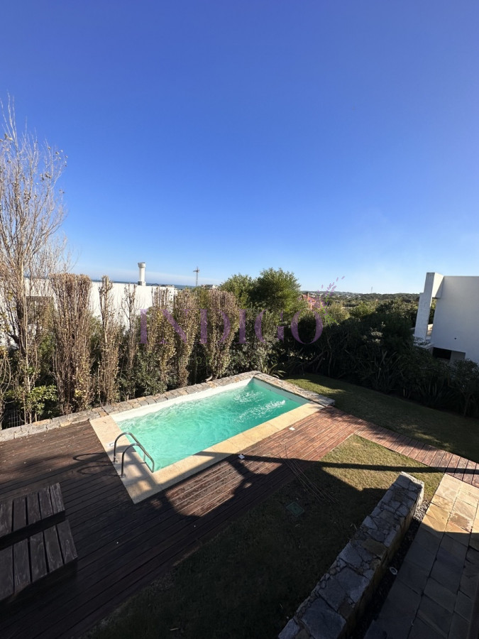 Casa Ref.339 - Espectacular casa en venta y alquiler con toda la vista al mar en la zona mas exclusiva de Punta del Este.