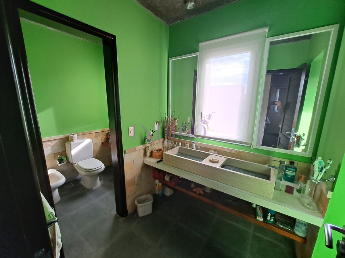 Casa Ref.287 - Hermosa, aplia y luminosos casa en Tio Tom en Venta. Amplios ambientes, piscina, parrillero, canchas y buenas vistas!