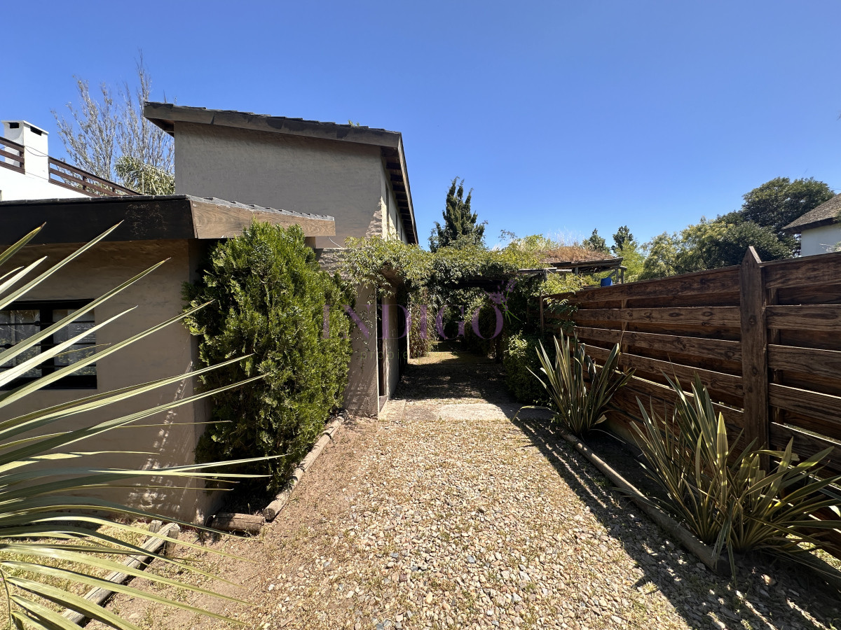 Casa Ref.1266 - Casa en La Barra, 3 dorm y 2 baños, en alquiler