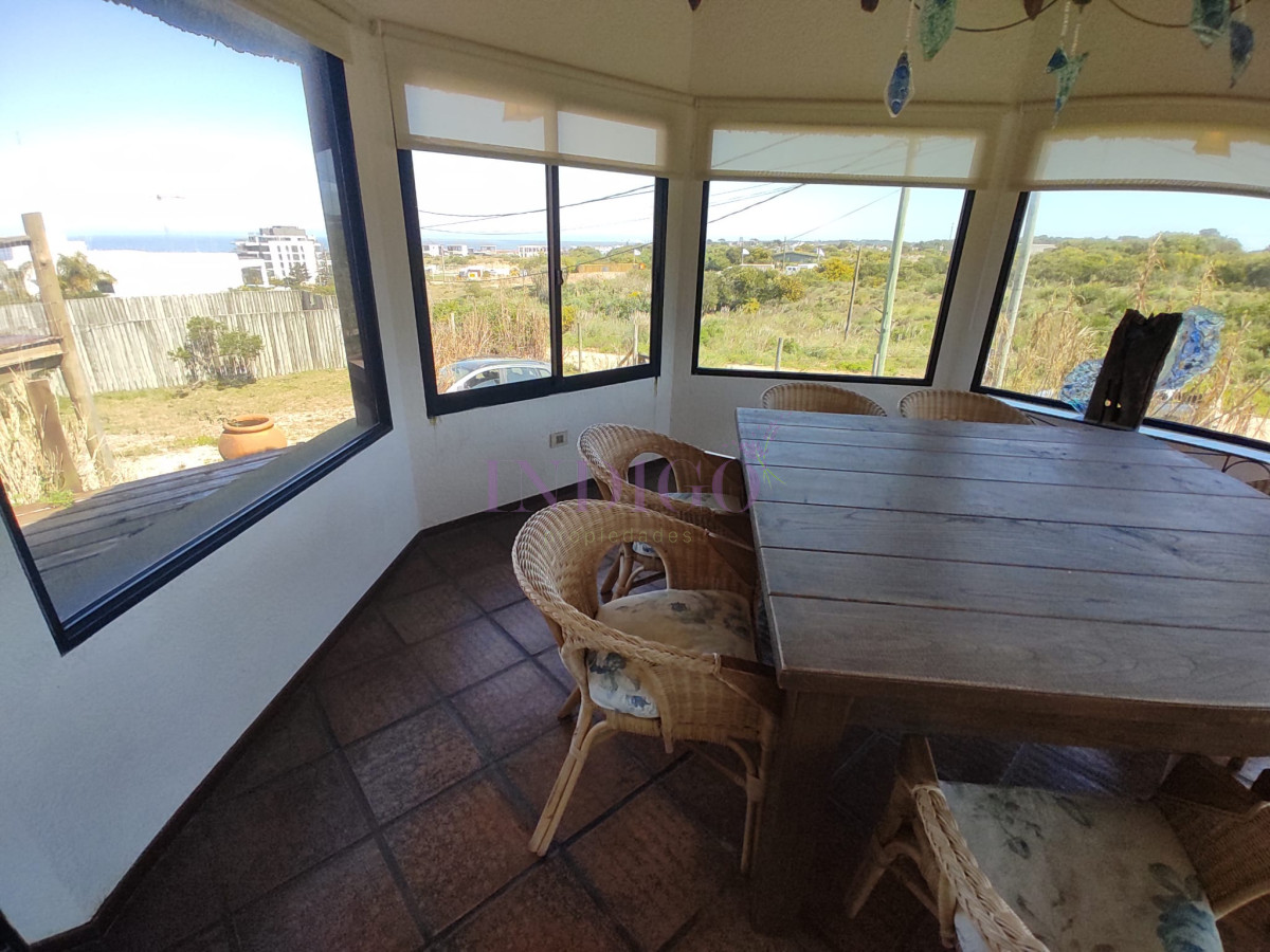 Casa Ref.739 - Amplio quincho con vistas al mar, 3 dormitorios con dependencia y un gran parillero