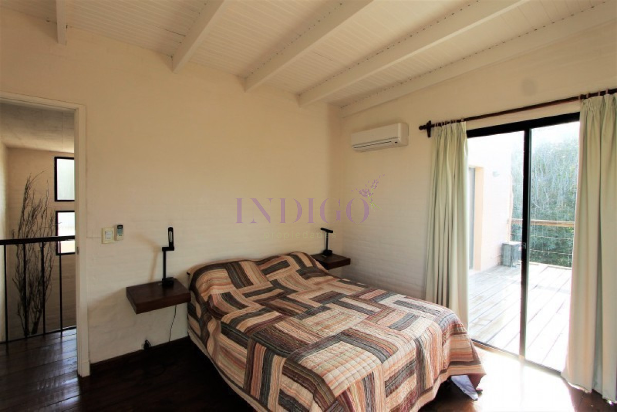 Casa Ref.568 - Venta y alquiler en Montoya a mts de ruta 10.