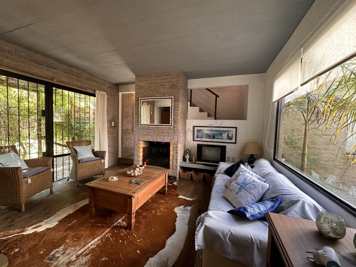 Casa Ref.1266 - Casa en La Barra, 3 dorm y 2 baños, en alquiler