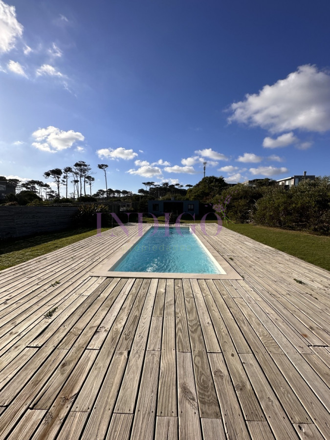 Casa Ref.1103 - Casa en alquiler en Manantiales 3 dorm y dependencia con piscina
