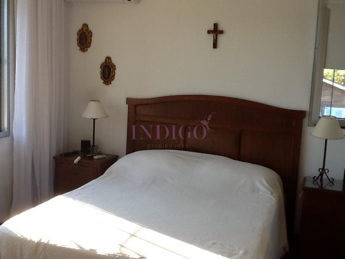 Casa Ref.257 -  Muy linda casa en alquiler en playa Mansa, 4 dormitorios .