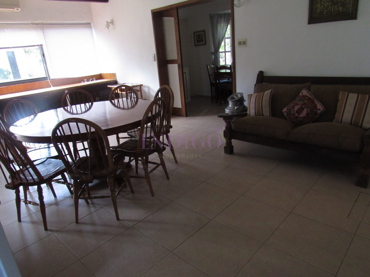 Casa Ref.785 - Amplia casa en Deuville, muy tranquilo! 4 dormitorios y 3 Baños, Parrillero y Garaje!