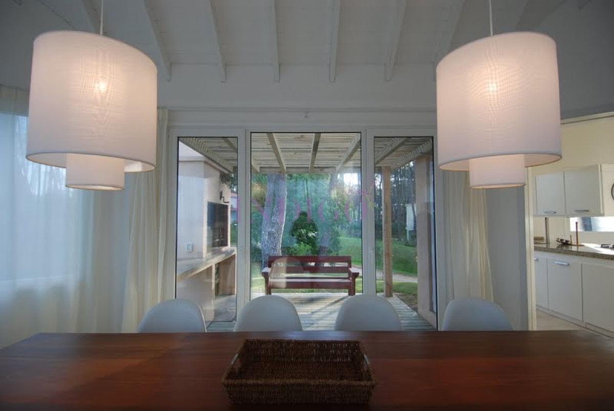 Casa Ref.1106 - Laguna blanca, casa de 5 dormitorios y dependencia