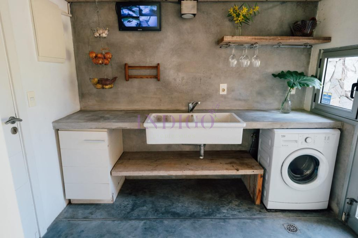 Casa Ref.891 - Casa en  venta Santa Mónica en frente a la Laguna, 2 dormitorios 2 baños