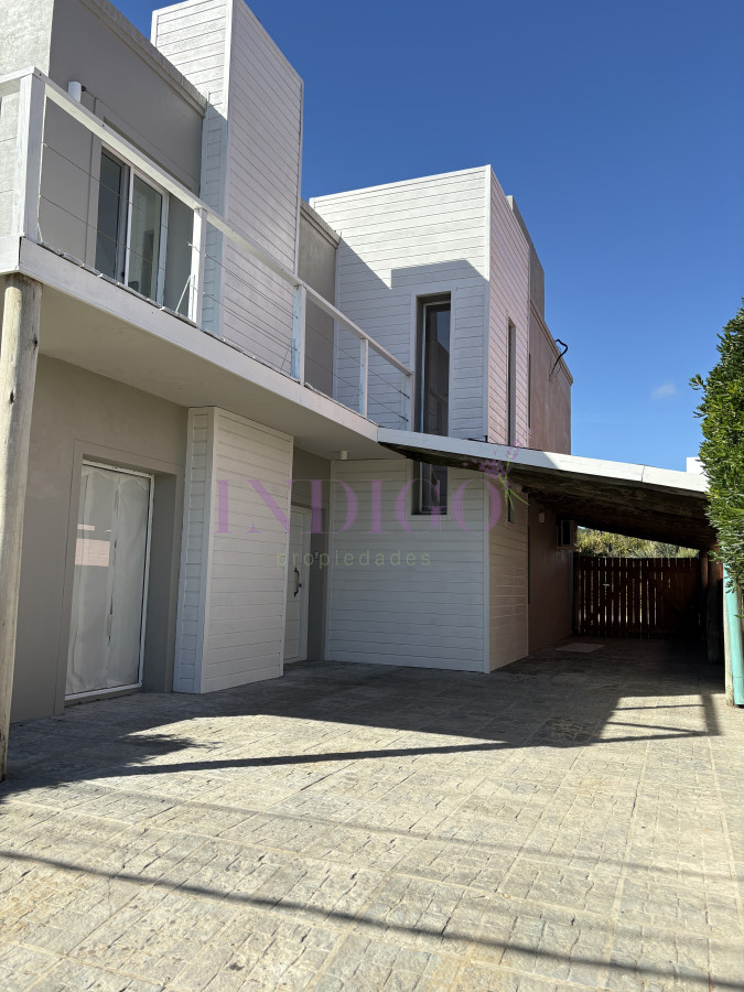 Casa Ref.1345 - Casa en alquiler La Barra, 4 dorm y dependencia de servicio.