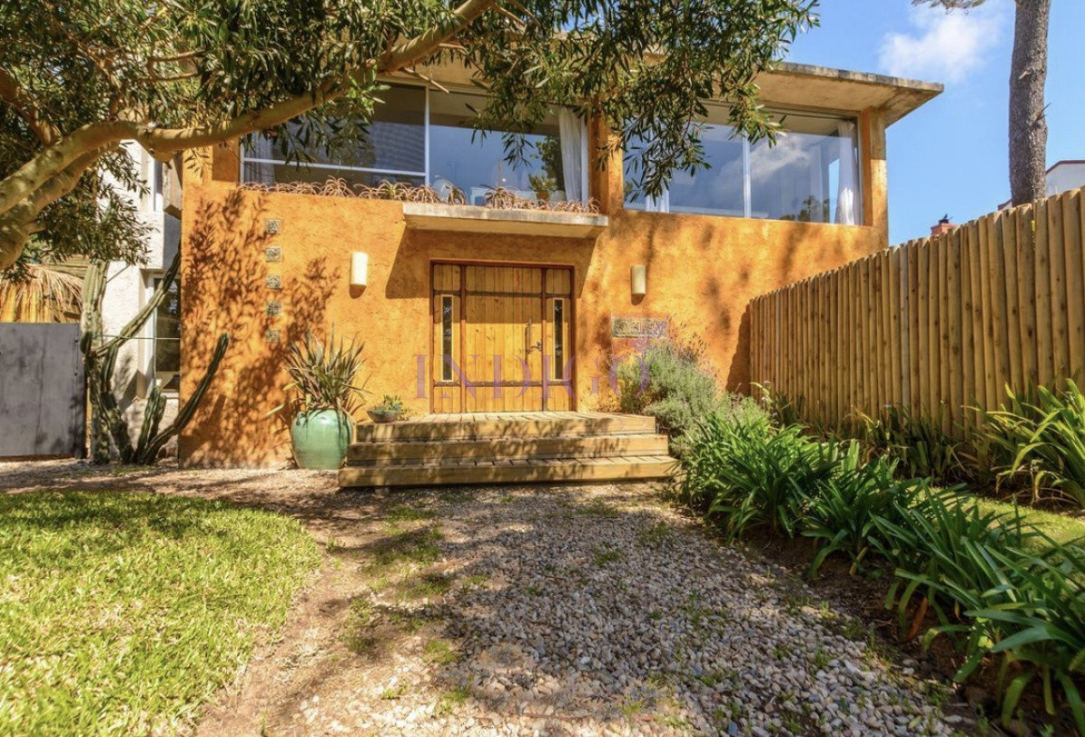 Casa Ref.347 -  Venta y alquiler Montoya, 3 dormitorios y pileta.