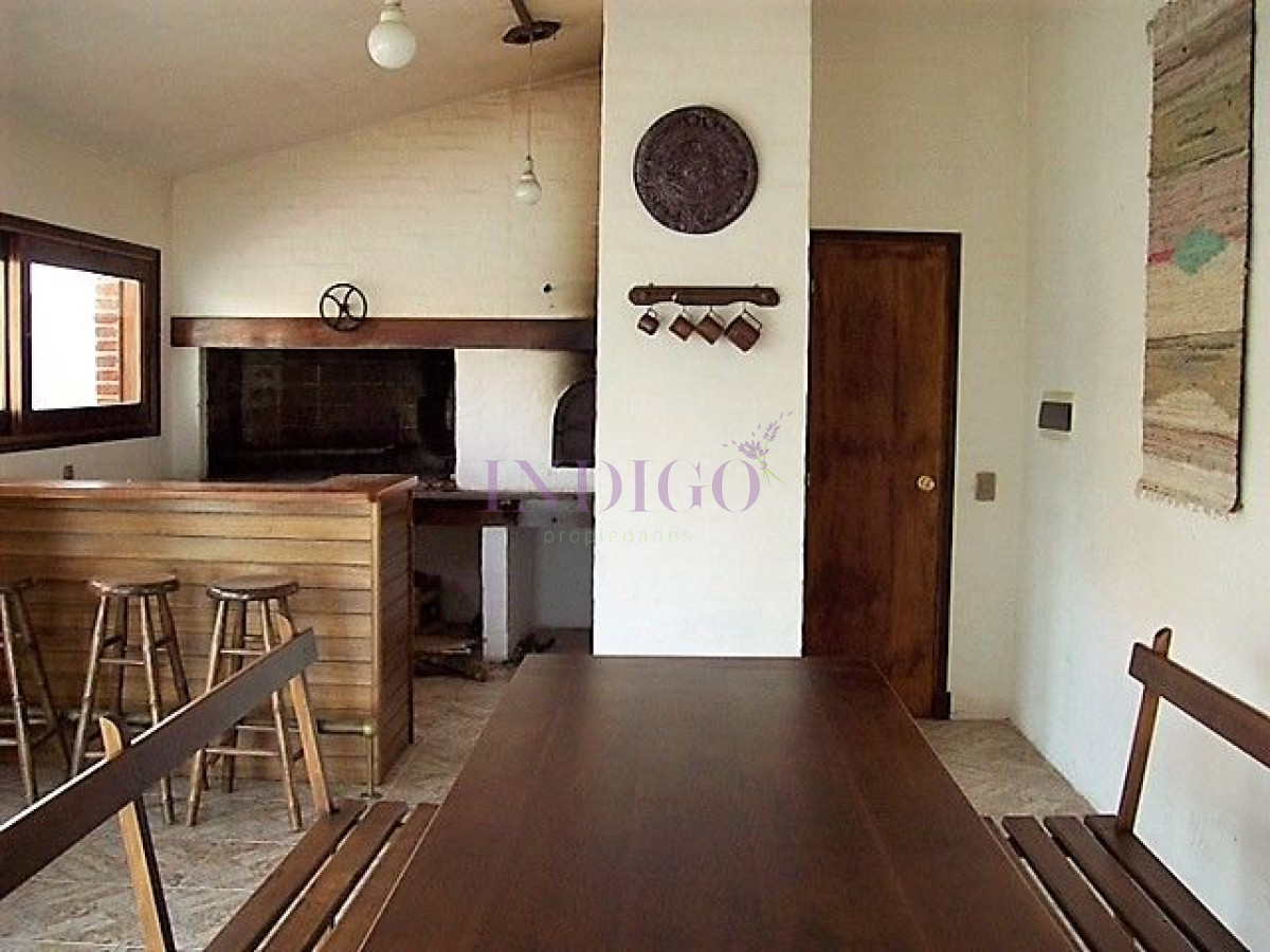 Casa Ref.126 - Casa en alquiler en pleno Manantiales, 3 dormitorios mas dependencia de servicio.