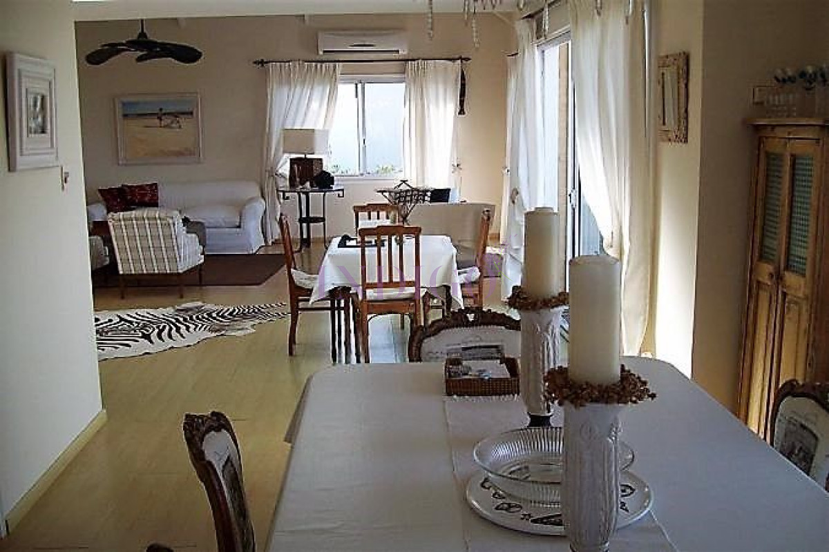 Casa Ref.136 - Casa en venta y  alquiler frente al mar en  Montoya, 4 dormitorios .