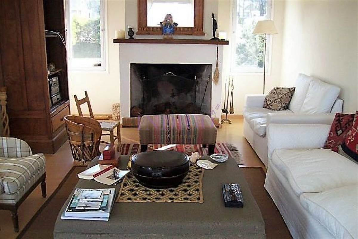 Casa Ref.136 - Casa en venta y  alquiler frente al mar en  Montoya, 4 dormitorios .