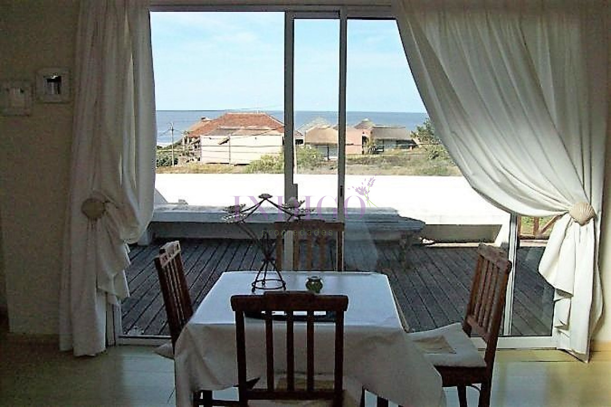 Casa Ref.136 - Casa en venta y  alquiler frente al mar en  Montoya, 4 dormitorios .
