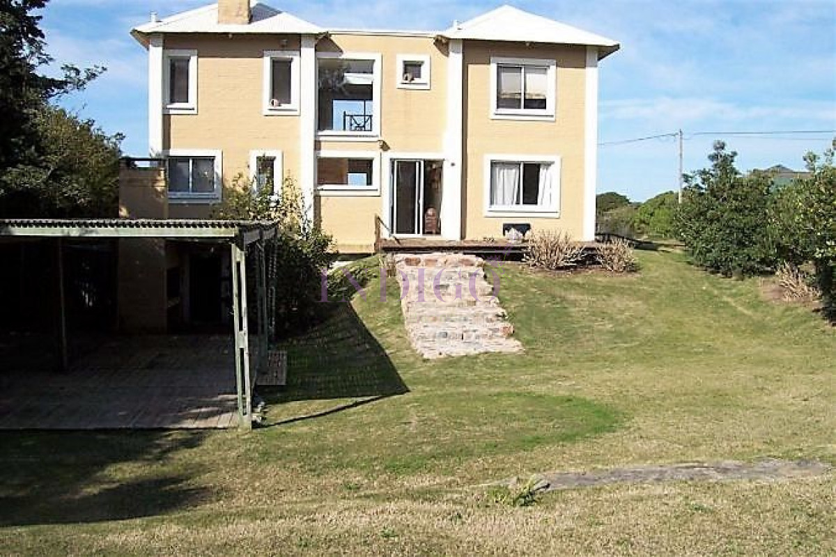Casa Ref.136 - Casa en venta y  alquiler frente al mar en  Montoya, 4 dormitorios .