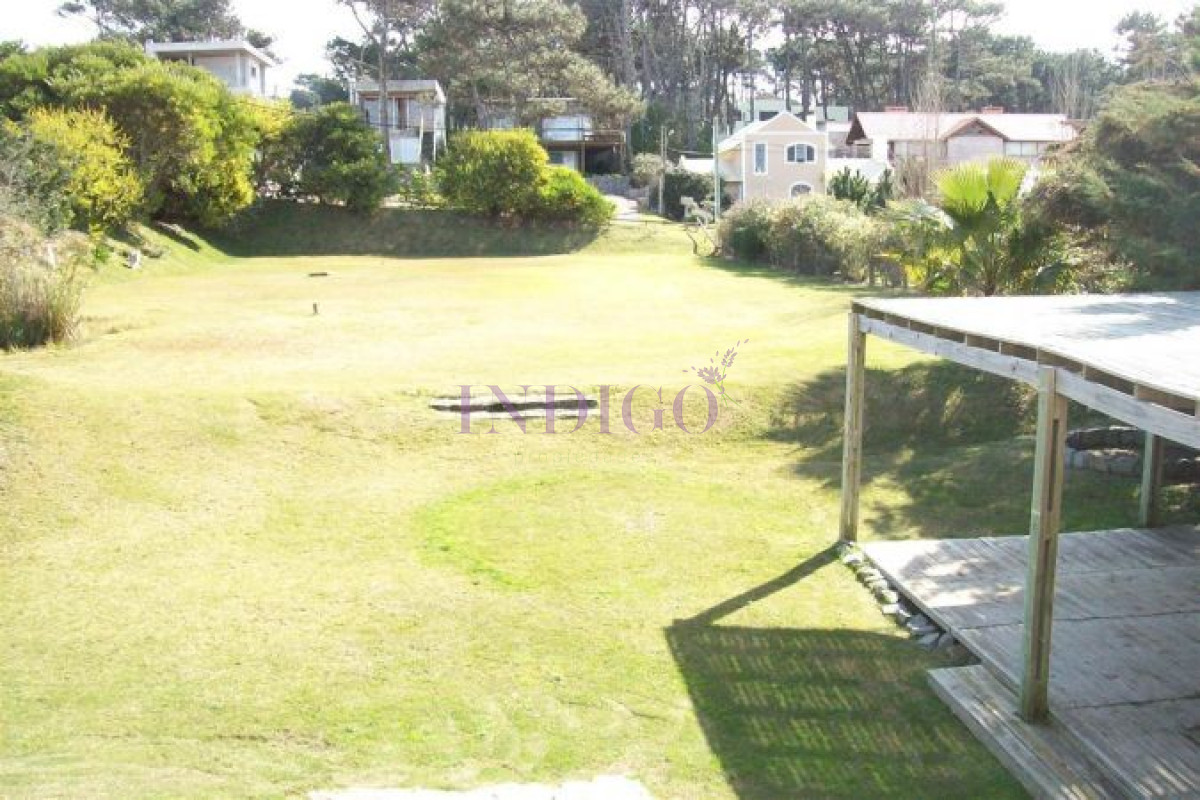 Casa Ref.136 - Casa en venta y  alquiler frente al mar en  Montoya, 4 dormitorios .