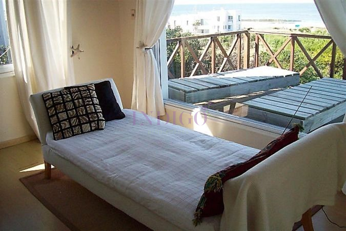 Casa Ref.136 - Casa en venta y  alquiler frente al mar en  Montoya, 4 dormitorios .