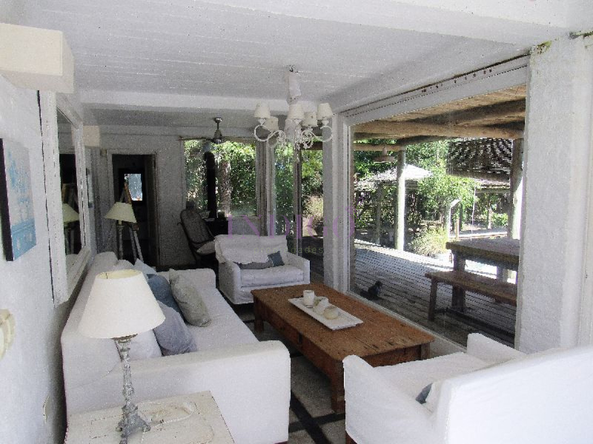 Casa Ref.145 - Casa en La Barra en venta y alquiler 5 dormitorios .