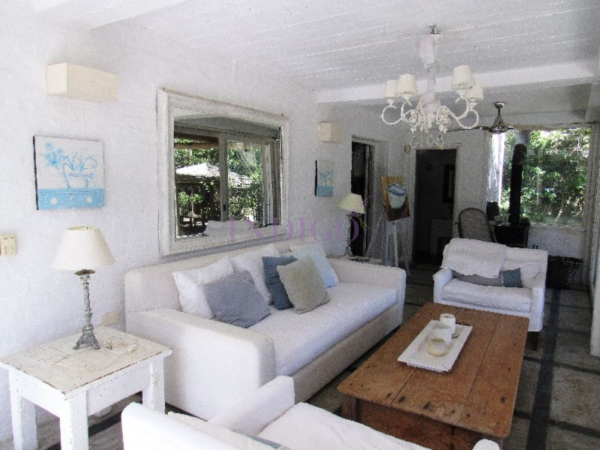 Casa Ref.145 - Casa en La Barra en venta y alquiler 5 dormitorios .