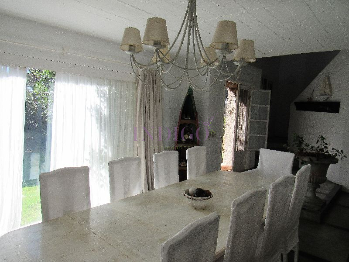 Casa Ref.145 - Casa en La Barra en venta y alquiler 5 dormitorios .